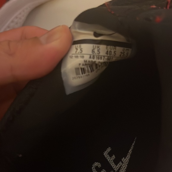 nikes - Picture 5 of 5